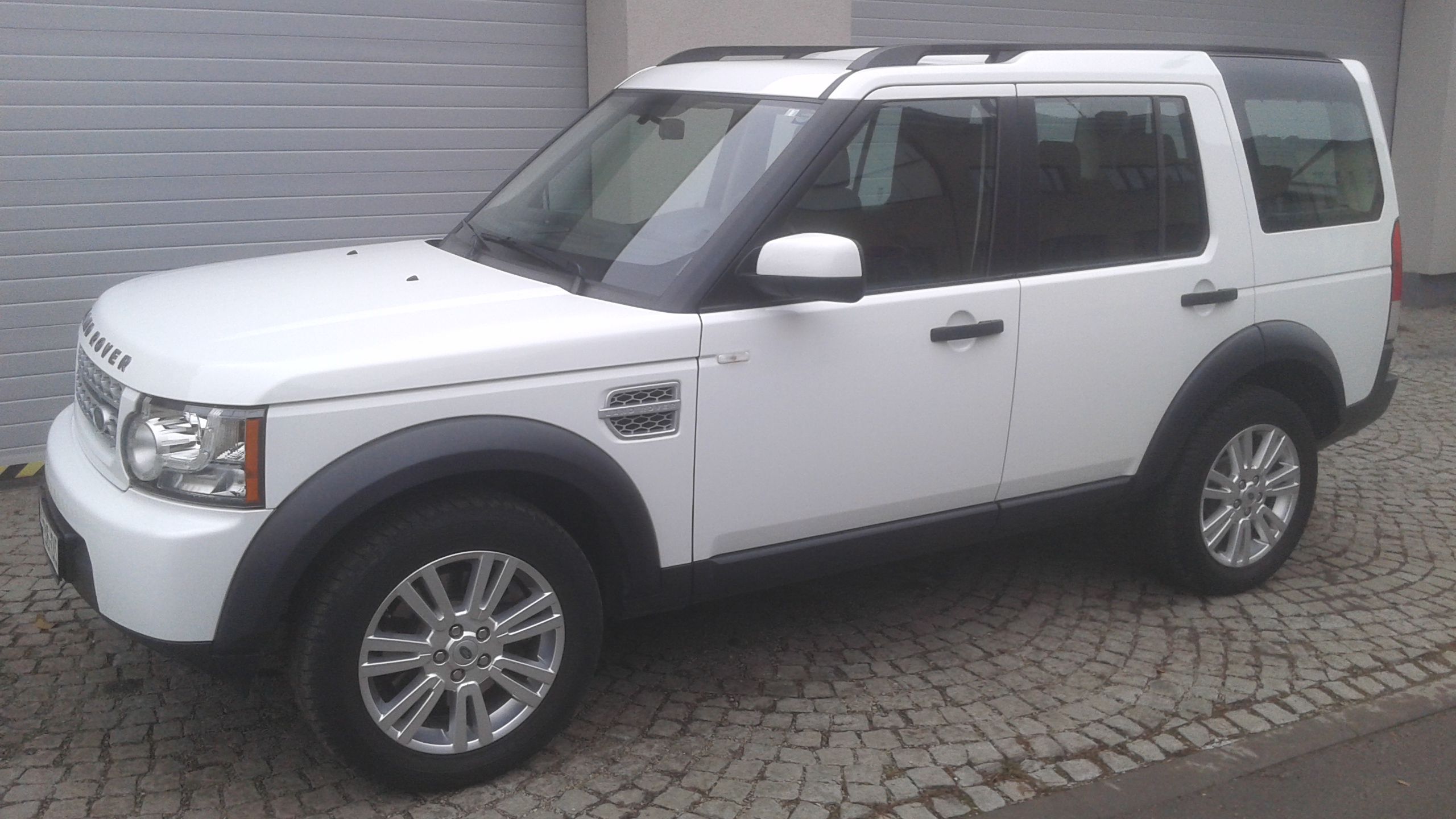 Land Rover Discovery 4 TDV6 S - ImportCar.cz