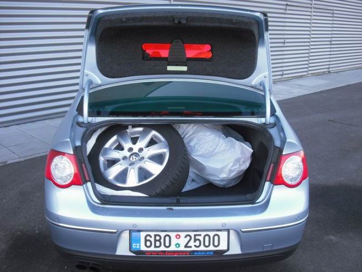 Volkswagen Passat 2.0Fsi- Sport - 5
