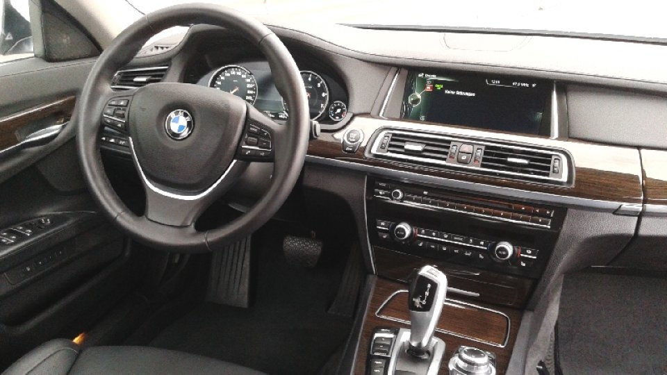BMW 750i Xdrive - 4