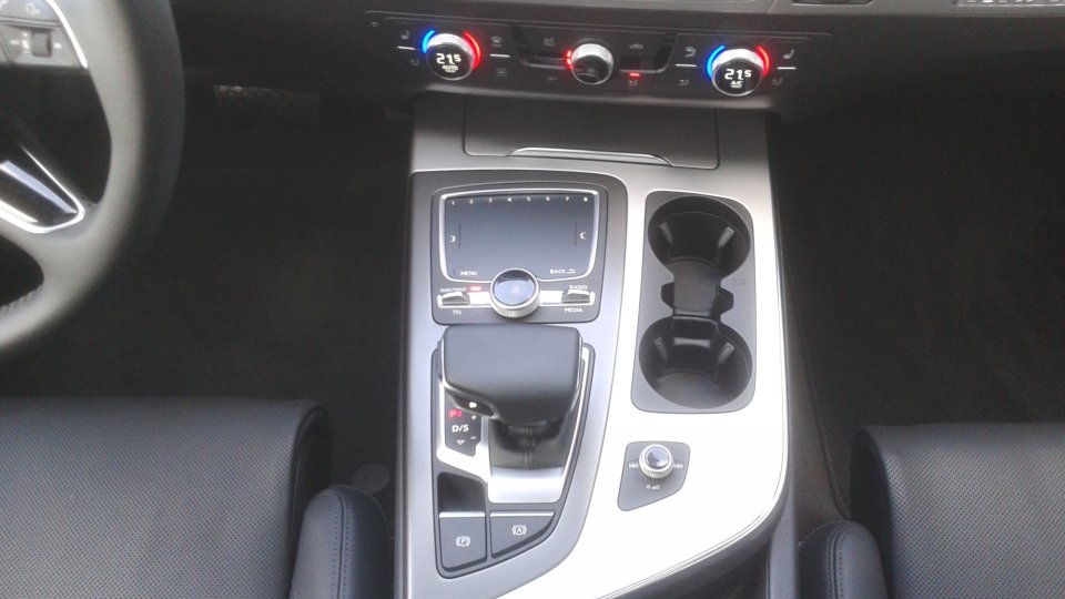 Audi Q7 3.0  tdi Quattro - 9