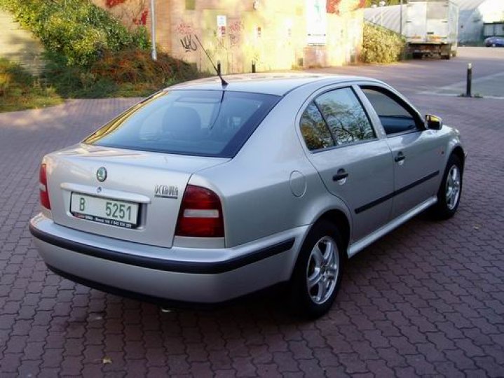 Škoda Octavia 1.6i - 3
