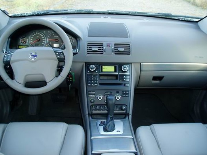 Volvo XC 90 -D5 Momentun - 4